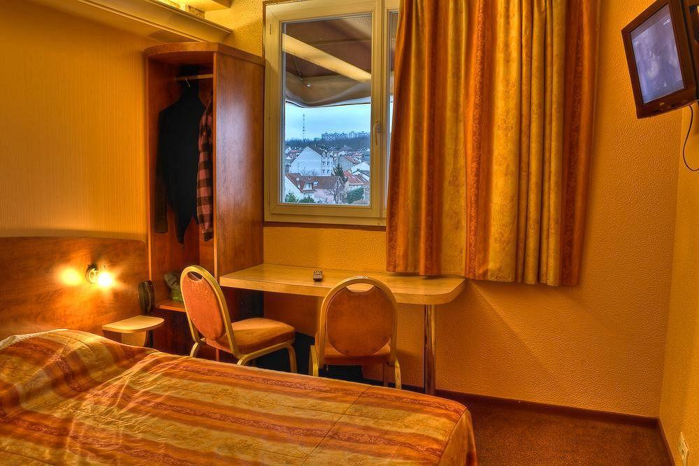 Le Cheval Noir Hotel Paris Pantin Esterno foto