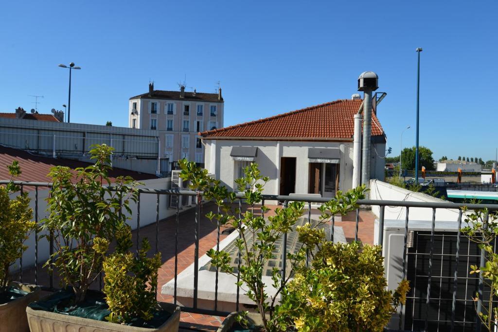 Le Cheval Noir Hotel Paris Pantin Esterno foto