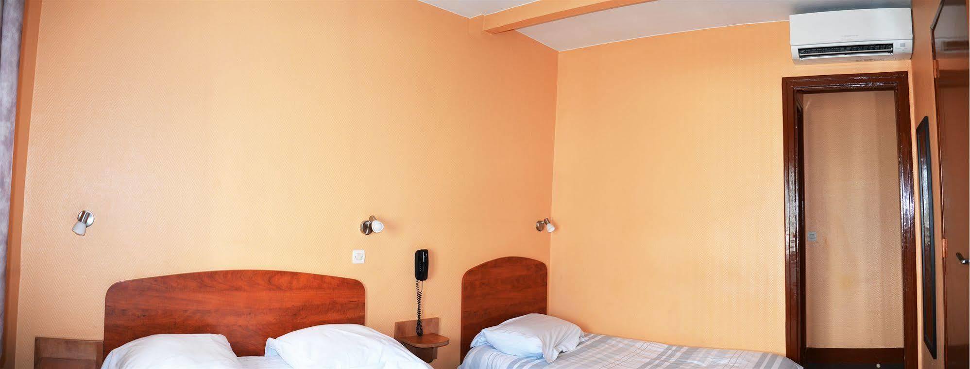 Le Cheval Noir Hotel Paris Pantin Esterno foto